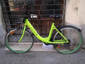 marciapiede; bicicletta; signorsotto;