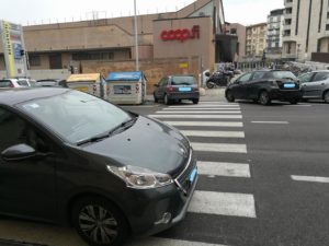 Auto; strisce pedonali; Firenze;